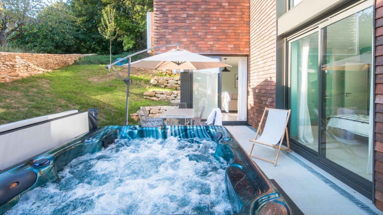 Côté Jardin avec Jacuzzi Privatif et parking privé Apartamento Sarlat-la-Canéda Exterior foto