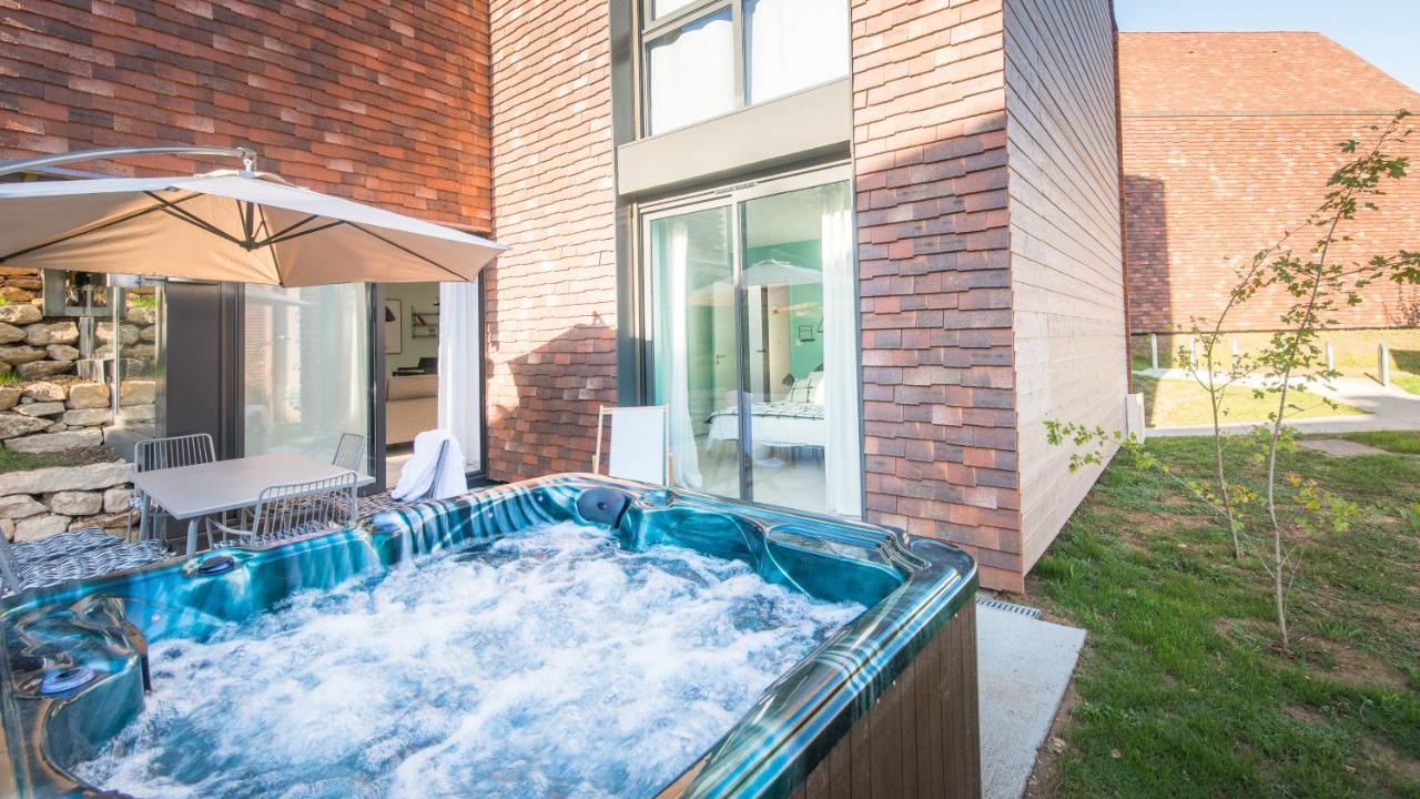 Côté Jardin avec Jacuzzi Privatif et parking privé Apartamento Sarlat-la-Canéda Exterior foto